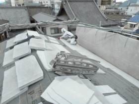 遮熱グラッサ葺きの様子
