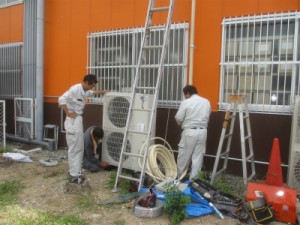 エアコン工事が大忙し